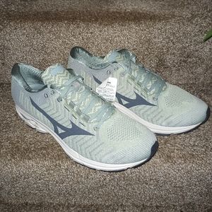 Brand New Mizuno Waveknit Running Shoe